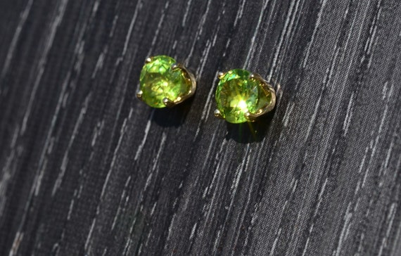 Ladies 14K Yellow Gold Peridot Stud Earrings - image 2