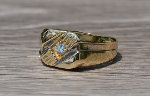 Gentlemen's 14K Gold Cocktail Ring set with 0.10 … - image 2