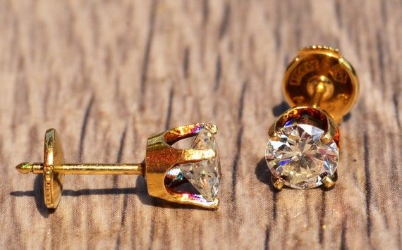 Gold one stone earrings best sale