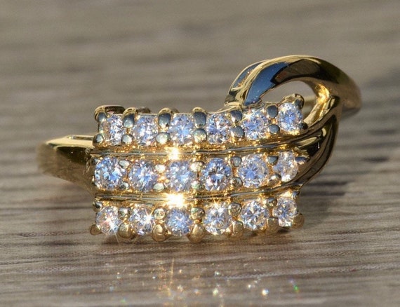 Ladies Vintage 14K Yellow Gold Diamond Ring - image 1