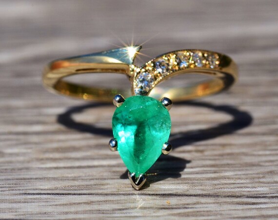 Ladies Vintage 14K Colombian Emerald and Diamond … - image 1