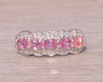 Naturlig Padparadscha-safir och diamantring i vitt guld