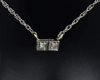 Collar sencillo de oro blanco de 14 quilates y diamantes