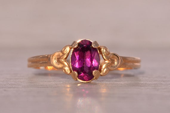 Amethyst Ring in Yellow Gold with Patterned Edge - image 6