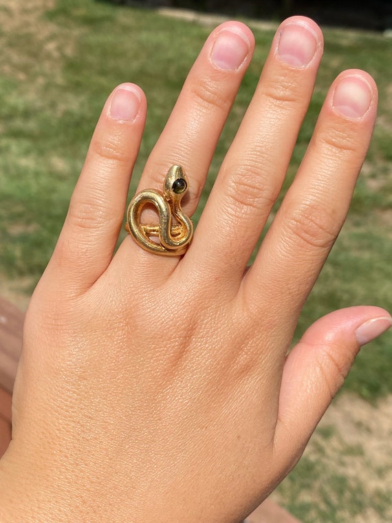 Ladies 18K Yellow Gold Snake Ring set with Peridot - image 7