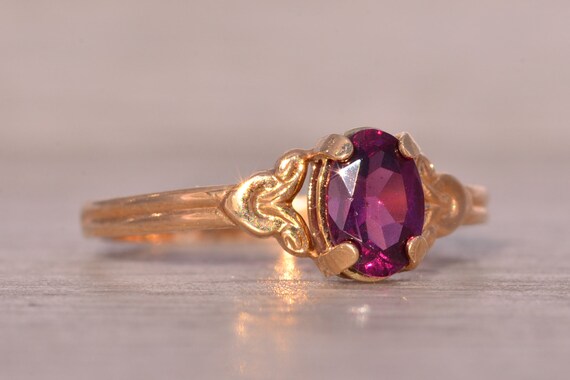 Amethyst Ring in Yellow Gold with Patterned Edge - image 5