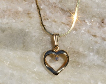Yellow Gold Heart Necklace set with Diamond