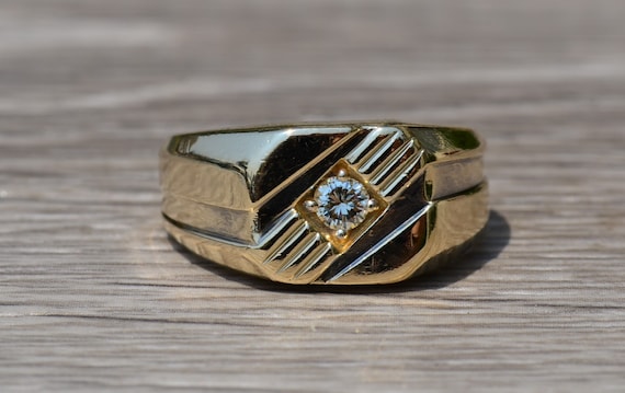 Gentlemen's 14K Gold Cocktail Ring set with 0.10 … - image 1