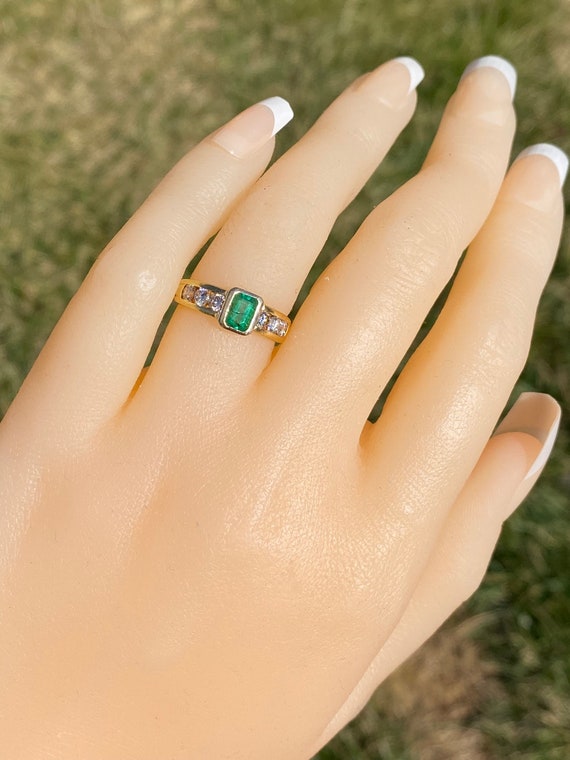 Ladies 18K Emerald and Diamond Ring - image 7