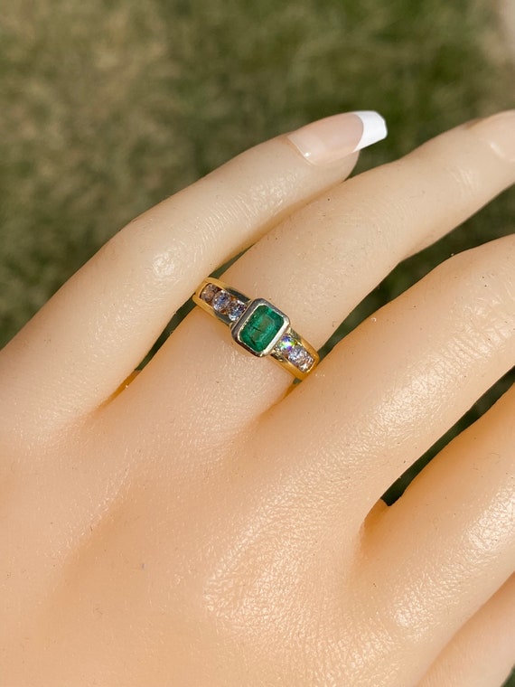 Ladies 18K Emerald and Diamond Ring - image 8