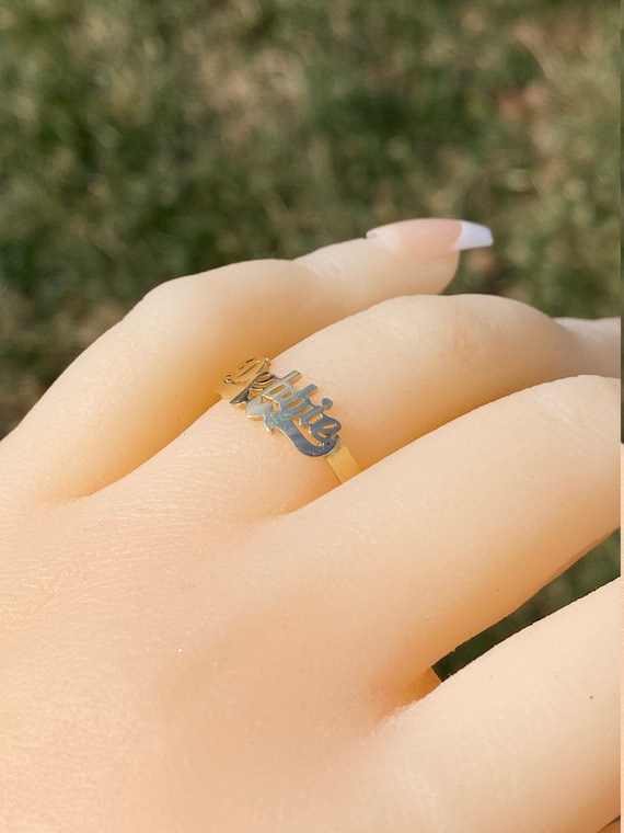 Ladies 14K Yellow Gold Debbie Name Ring - image 8