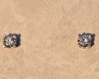 Natural Diamond Stud Earrings in White Gold