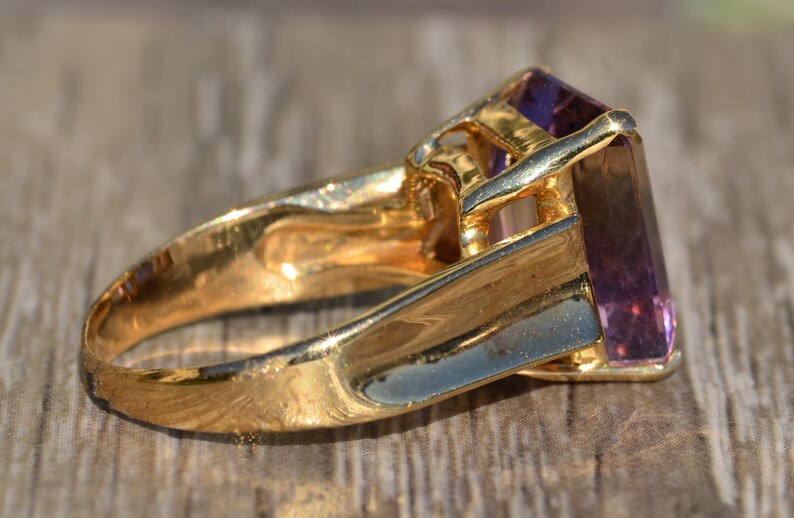 Smaragdslipad ametrinring i gult guld bild 7