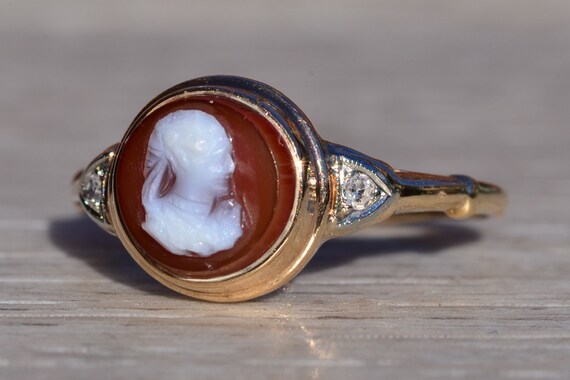 Ladies Antique Italian Carved Shell Cameo Ring in… - image 2