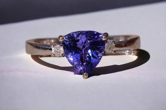 Tanzanite and Diamond Ring in White Gold - image 10