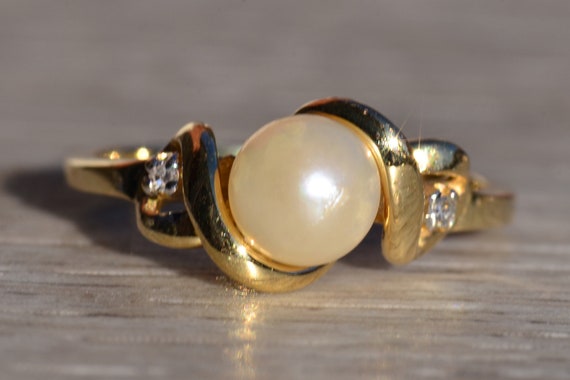 Ladies Yellow Gold Pearl and Diamond Ring - image 6