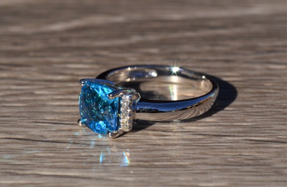 Contemporary Blue Topaz and Diamond Ring in 14 Ka… - image 2
