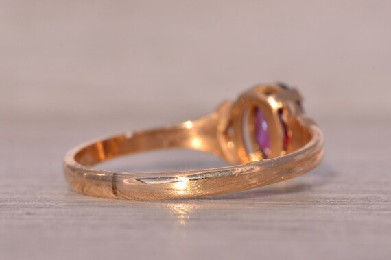 Amethyst Ring in Yellow Gold with Patterned Edge - image 4