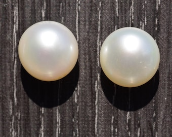 Beatiful Pearl Earrings in 14 Karat Yellow Gold