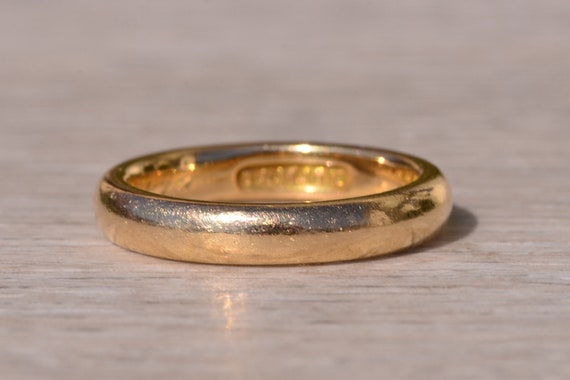 Signed Antique Wedding Band in Yellow Gold Circa … - image 1