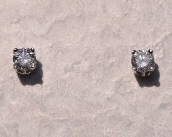 Witgouden natuurlijke diamanten oorstekers