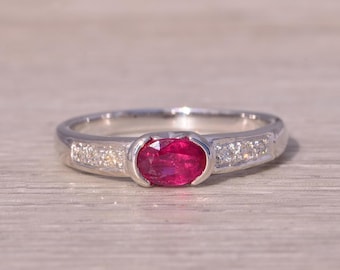 Natuurlijke robijn en diamanten ring in witgoud