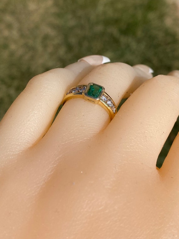 Ladies 18K Emerald and Diamond Ring - image 9