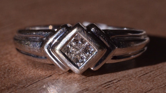 Modern Minimalist Ring in 14 Karat White Gold - image 1