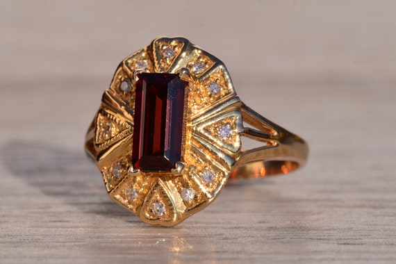 Contemporary Garnet and Natural Diamond Ring in Y… - image 2