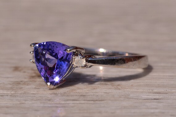 Tanzanite and Diamond Ring in White Gold - image 2