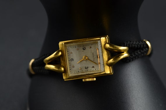 Vintage Ladies 18 Karat Gold Zenith Wristwatch - image 1
