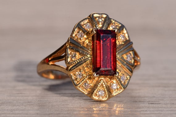 Contemporary Garnet and Natural Diamond Ring in Y… - image 5