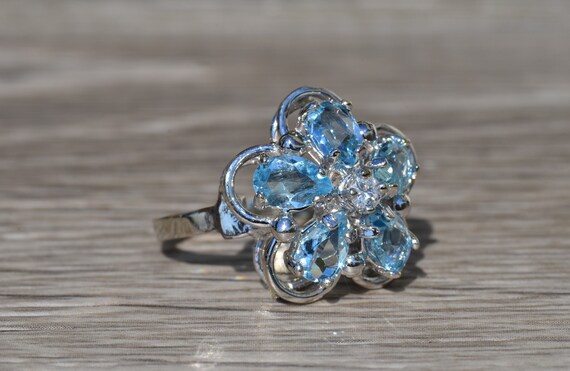 Ladies 14K Aquamarine and Diamond Floral Ring - image 5