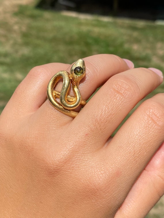 Ladies 18K Yellow Gold Snake Ring set with Peridot - image 8