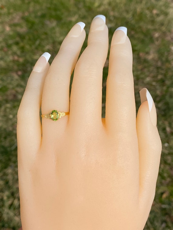 Peridot Ring in Yellow Gold with Patterned Shank - image 7