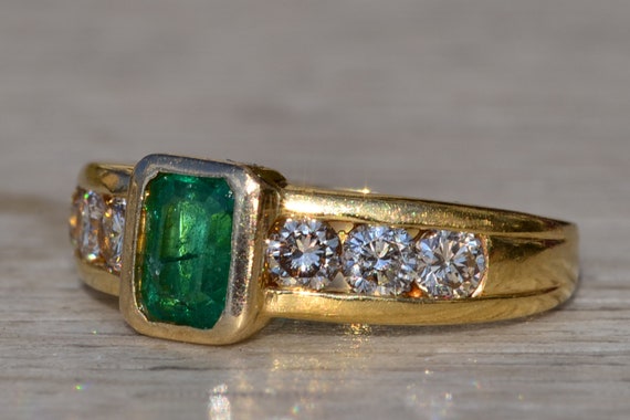 Ladies 18K Emerald and Diamond Ring - image 2