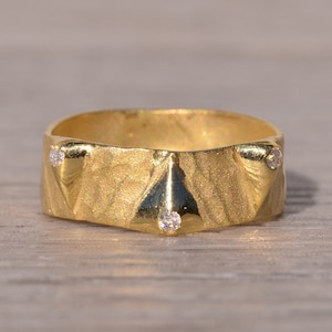 Handmade Artisan Band in Yellow Gold with Natural Diamonds