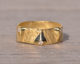 Handmade Artisan Band in Yellow Gold with Natural Diamonds