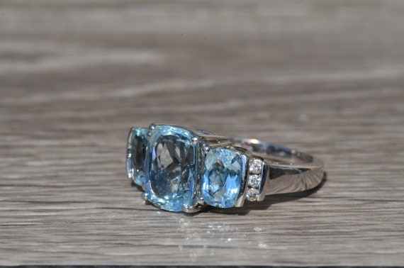 Outstanding Cushion Cut Aquamarine Ring set with … - image 2