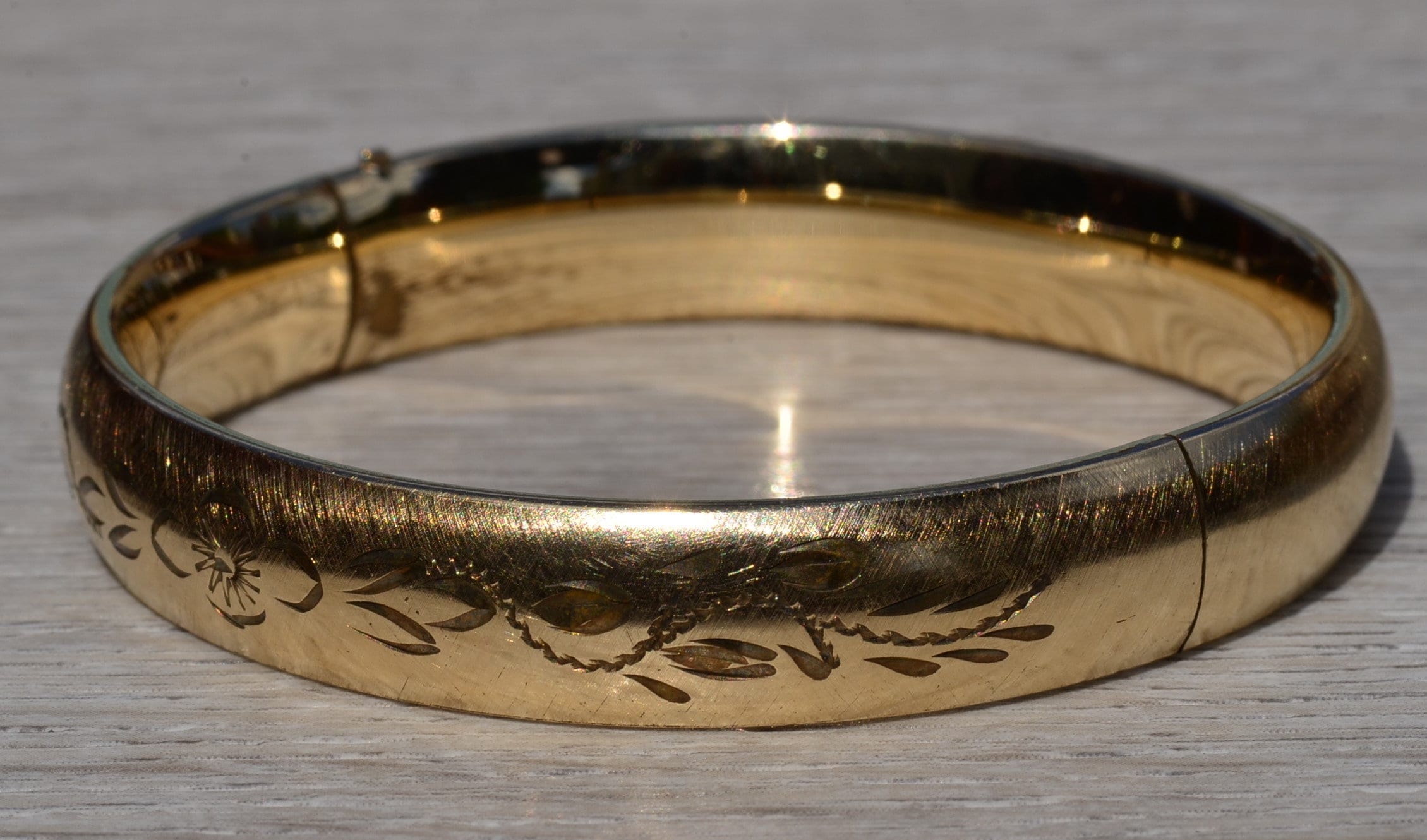 555Jewelry Bracciale Rigido Donna In Acciaio Inox 316L Con Chiusura A Cerniera E Zirconi - Design Vintage Con Ciondolo Chiave