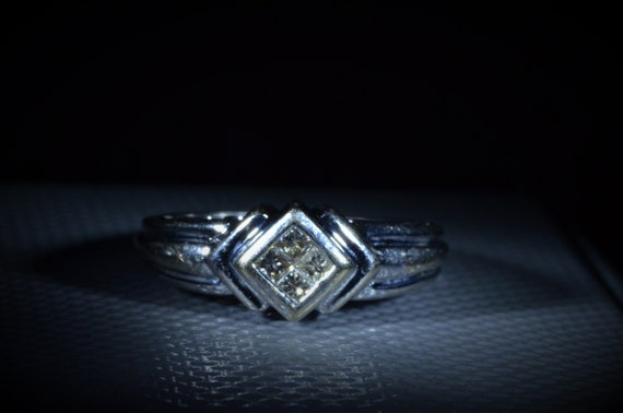 Modern Minimalist Ring in 14 Karat White Gold - image 3