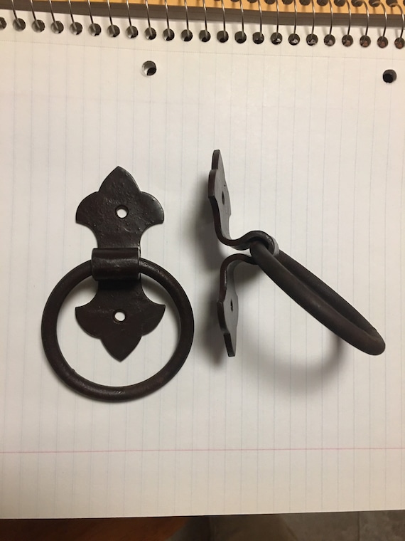 Double leaf hand forged ring pull
