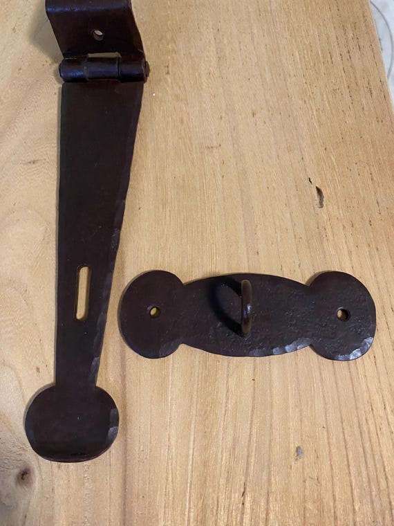 Heavy Folded outside mount Long Strsp hinges with matching padlock hasp