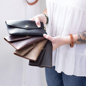 Cartera de cuero sofisticada para mujer: billetera de mujer, billetera de cuero personalizada, billetera de cuero hecha a mano, billetera de cuero de grano completo