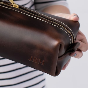 Leder Dopp Kit Tasche Vatertagsgeschenk Trauzeugen Geschenke für Männer Leder Kulturtasche Monogramm personalisierte Geschenke für ihn Freund Geschenk
