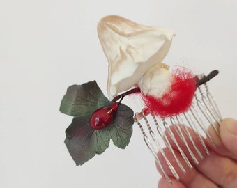Fairy core hair comb with aesthetic mushroom forest headpiece,  goblincore jewelry with green geranium leaf and berry, cottagecore hair comb
