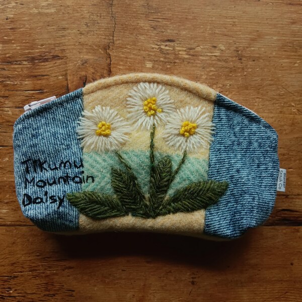 Tikumu Mountain Daisy hand stitched vintage fabric notions pouch, small zipped purse