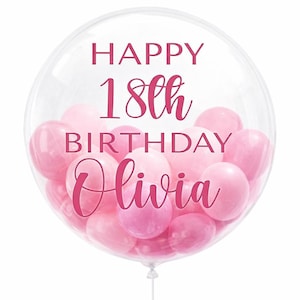 Könnte beinhalten: Ein klarer Ballon gefüllt mit rosa Luftballons. Der Text "HAPPY 18th BIRTHDAY Olivia" ist in Rosa auf den Ballon gedruckt. Der Ballon ist mit einer weißen Schnur gebunden.
