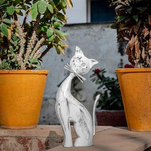 Indune&#39;s Handcrafted Cat Showpiece Figurine for Home Decor