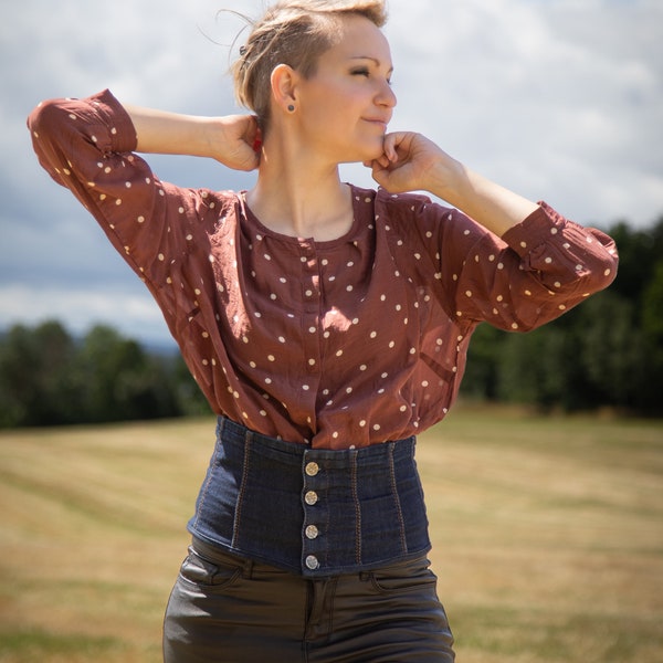 Upcycling Bluse aus Seide und Jeans